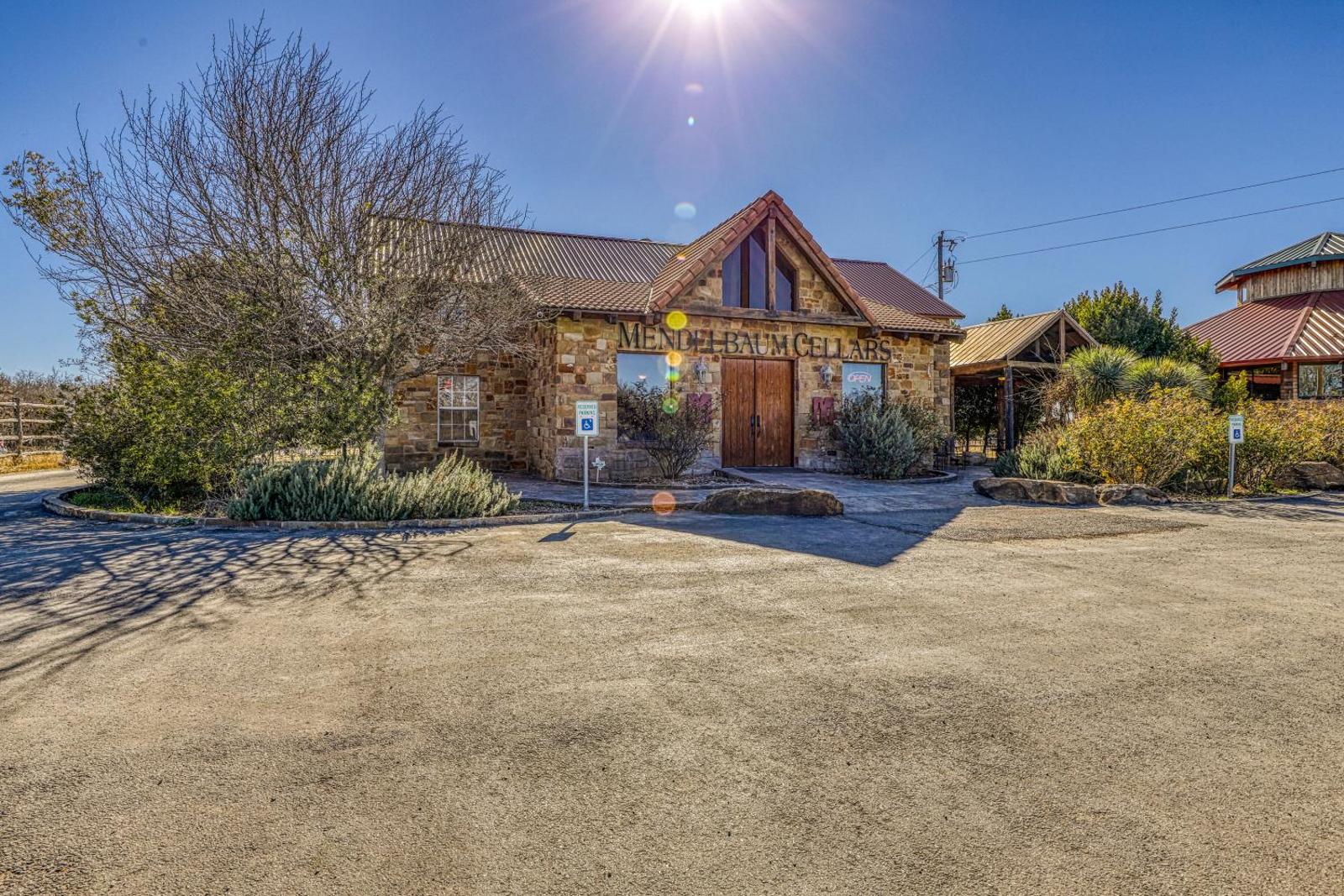 The Peach @ Mendelbaum Winery Guest Cabins Main image 2